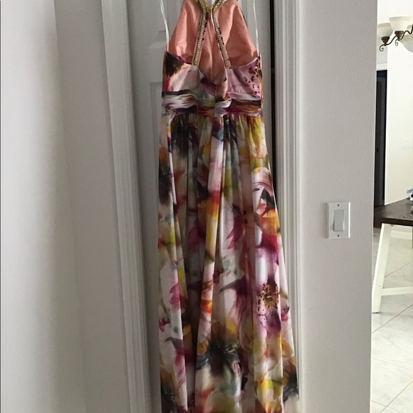 Cache Flowery Dress - Picture 4 of 8